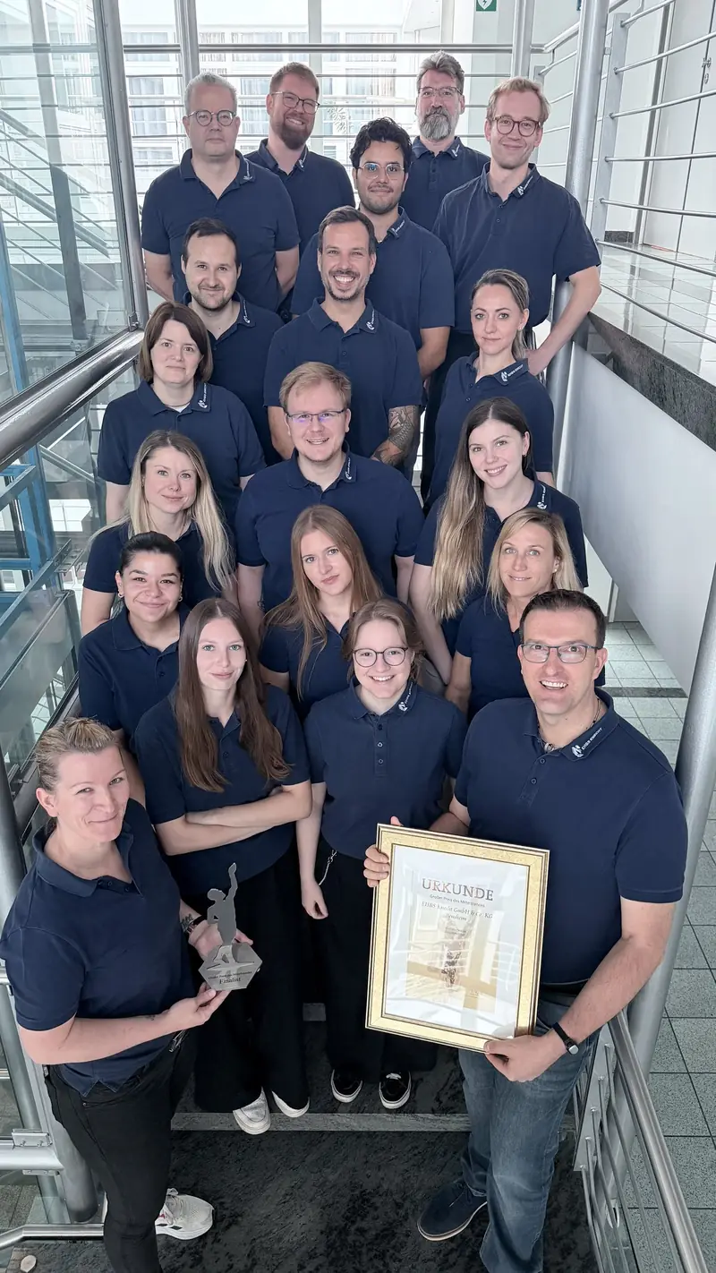 Das Team von EHBS Knecht mit Urkunde beim Großen Preis des Mittelstandes 2026